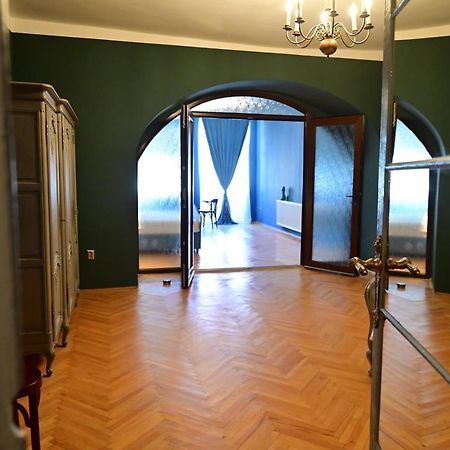 Lovely 2 Bedroom Apartment In Historic City Center Sibiu Exterior photo