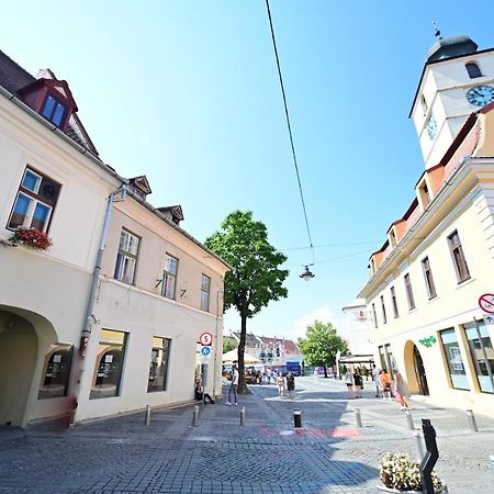 Lovely 2 Bedroom Apartment In Historic City Center Sibiu Exterior photo