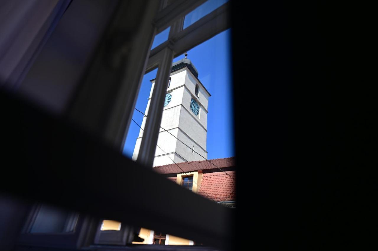 Lovely 2 Bedroom Apartment In Historic City Center Sibiu Exterior photo