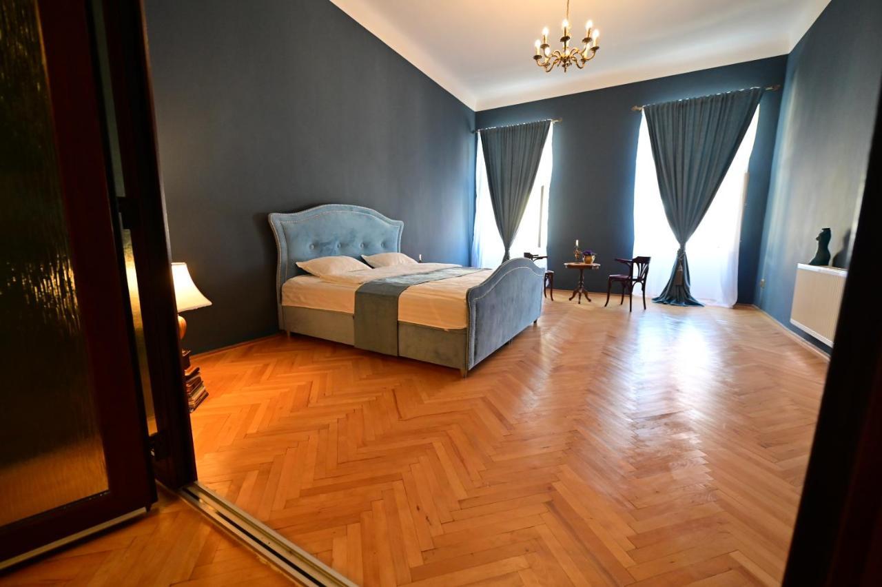 Lovely 2 Bedroom Apartment In Historic City Center Sibiu Exterior photo