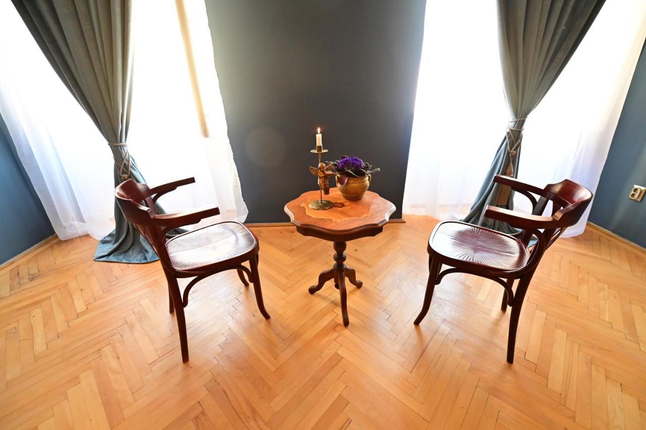 Lovely 2 Bedroom Apartment In Historic City Center Sibiu Exterior photo