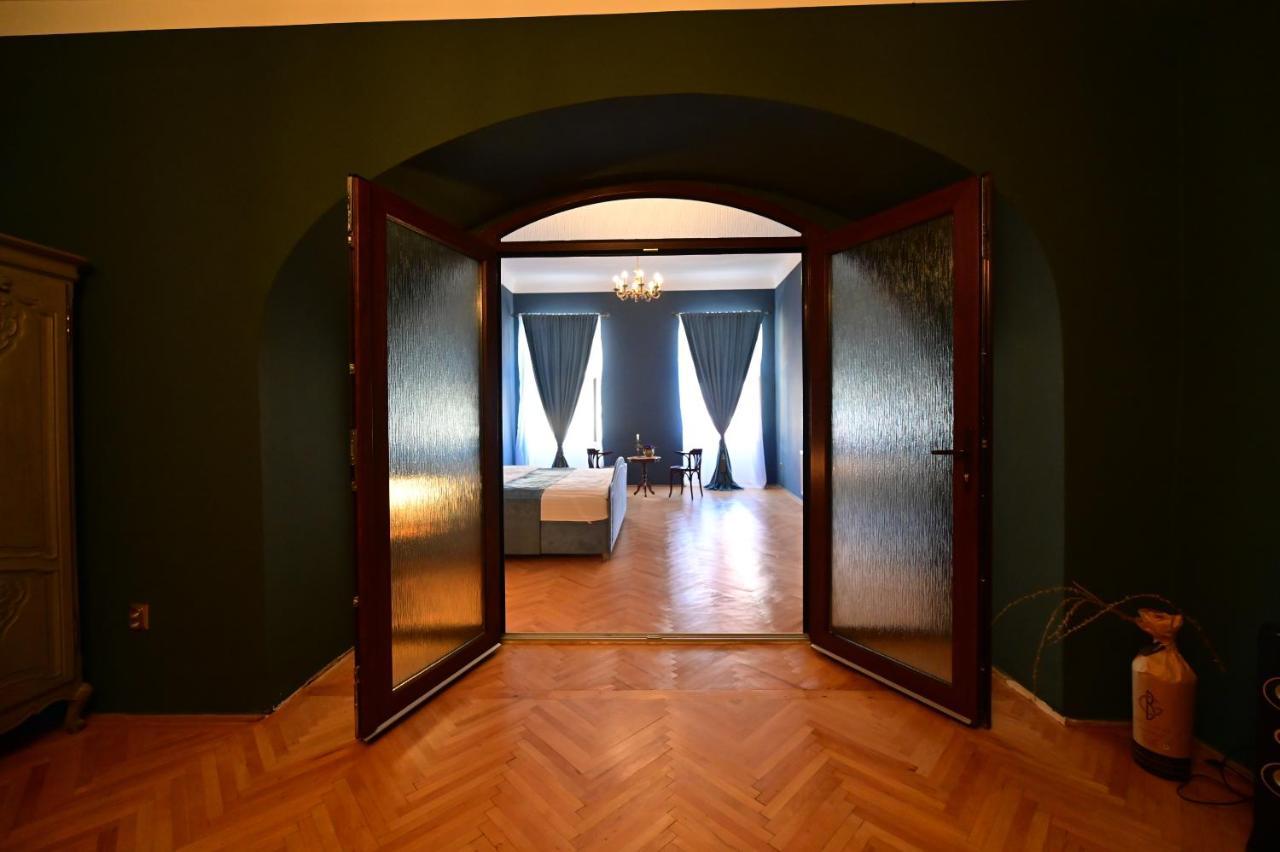 Lovely 2 Bedroom Apartment In Historic City Center Sibiu Exterior photo