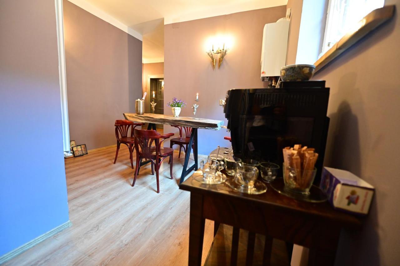 Lovely 2 Bedroom Apartment In Historic City Center Sibiu Exterior photo