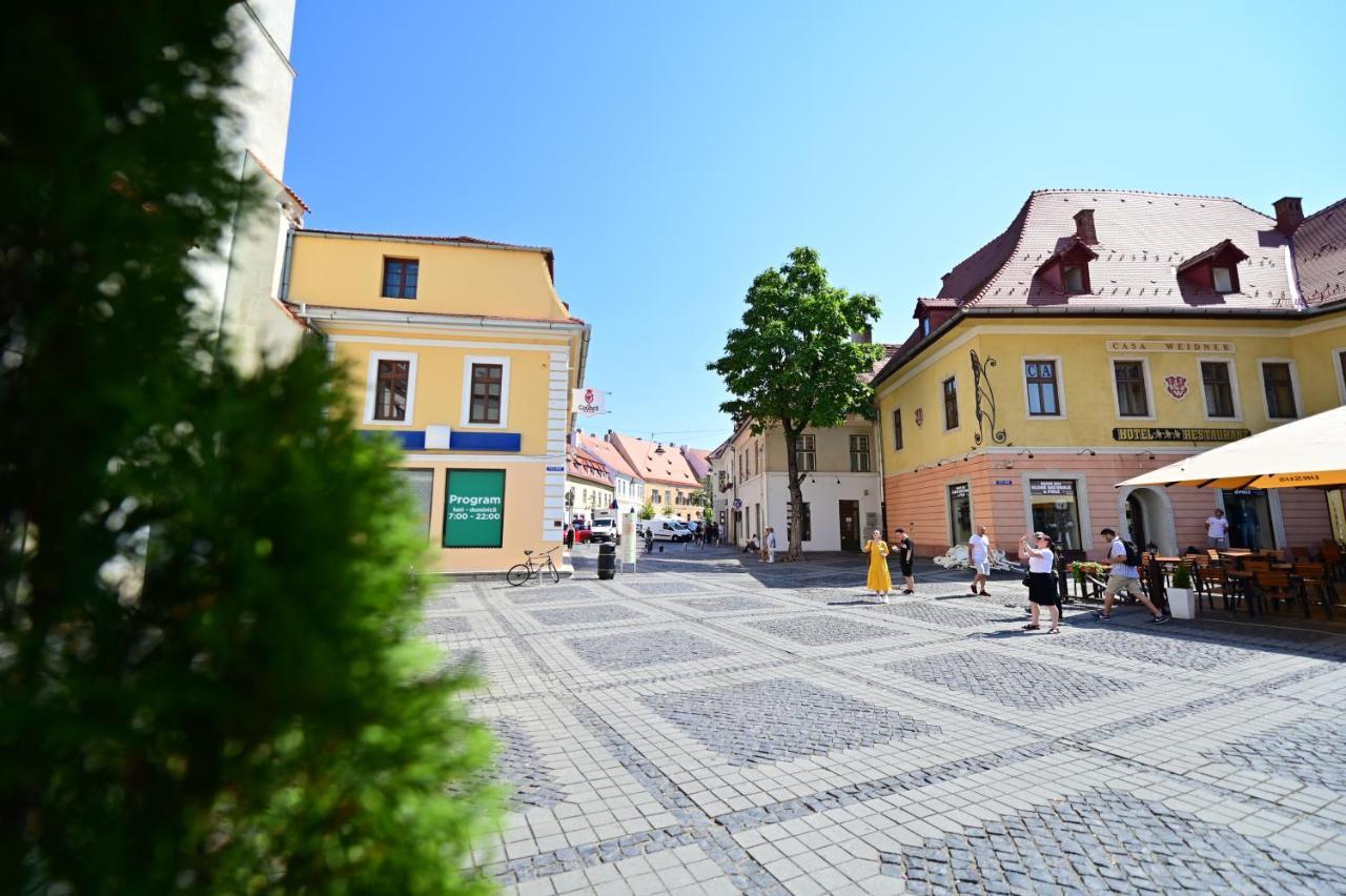 Lovely 2 Bedroom Apartment In Historic City Center Sibiu Exterior photo