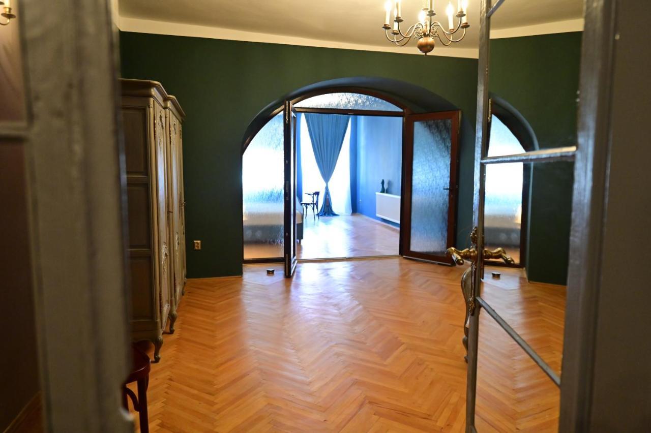 Lovely 2 Bedroom Apartment In Historic City Center Sibiu Exterior photo