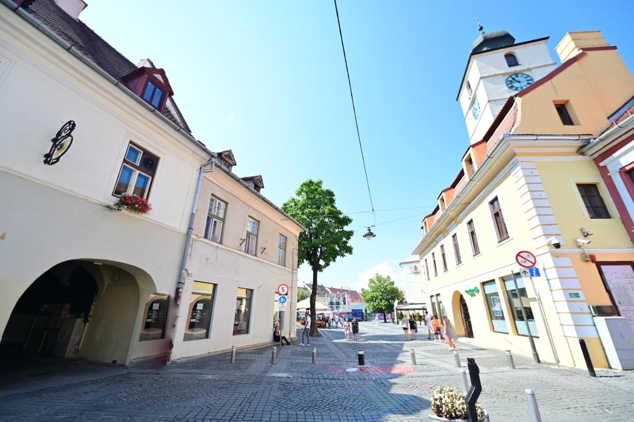 Lovely 2 Bedroom Apartment In Historic City Center Sibiu Exterior photo